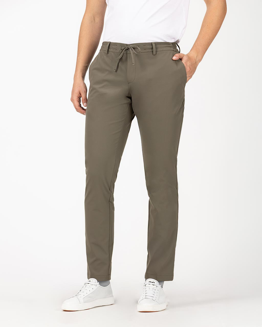 PROŽNE ŠPORTNE HLAČE Z VEZALKO 2932