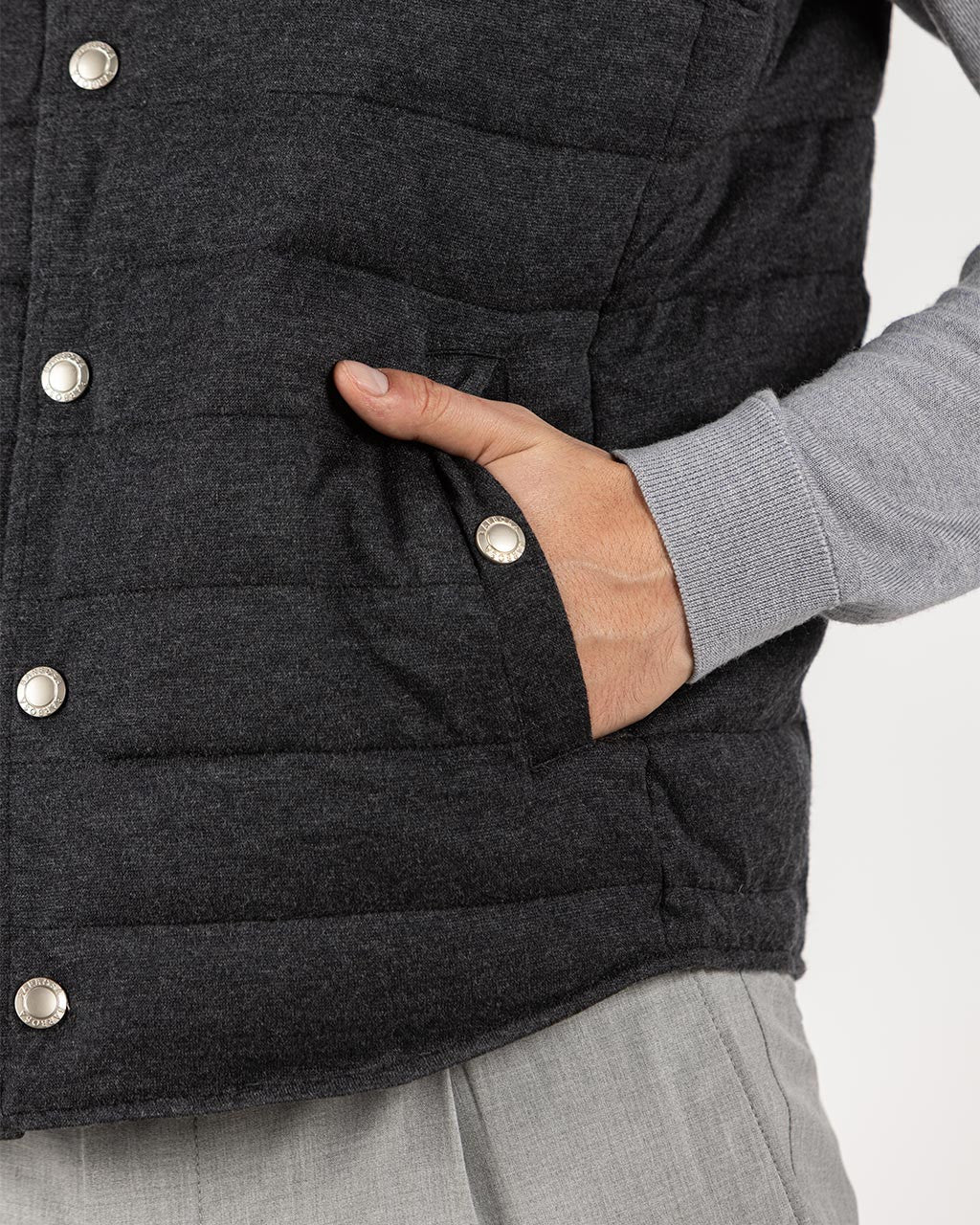 OBOJESTRANSKI MOŠKI BREZROKAVNIK Z GUMBI 50-31