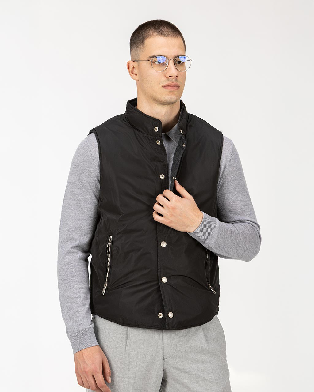 OBOJESTRANSKI MOŠKI BREZROKAVNIK Z GUMBI 50-31