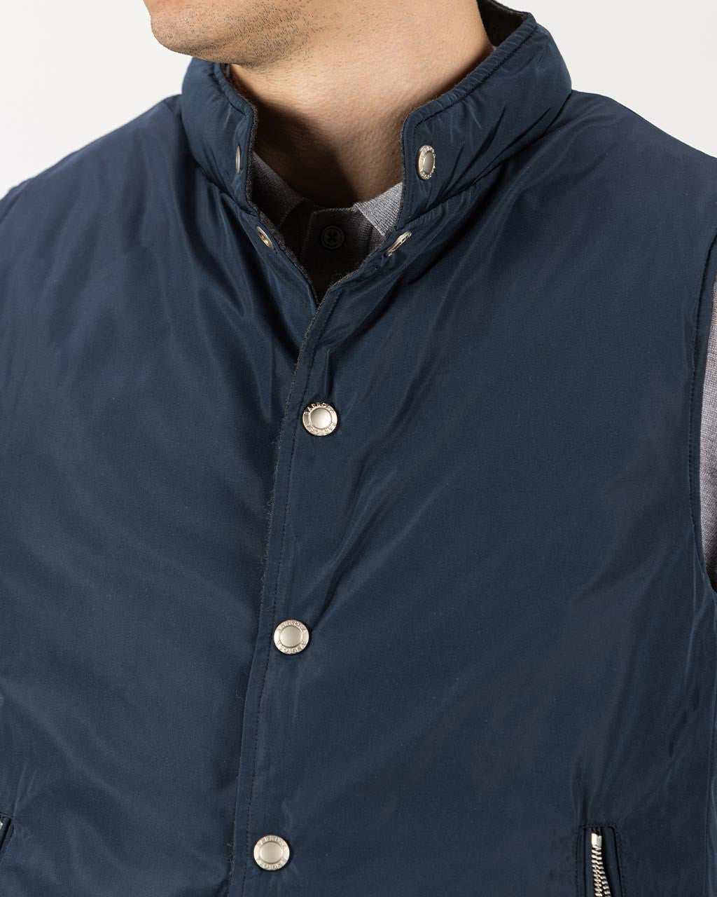 OBOJESTRANSKI MOŠKI BREZROKAVNIK Z GUMBI 50-31