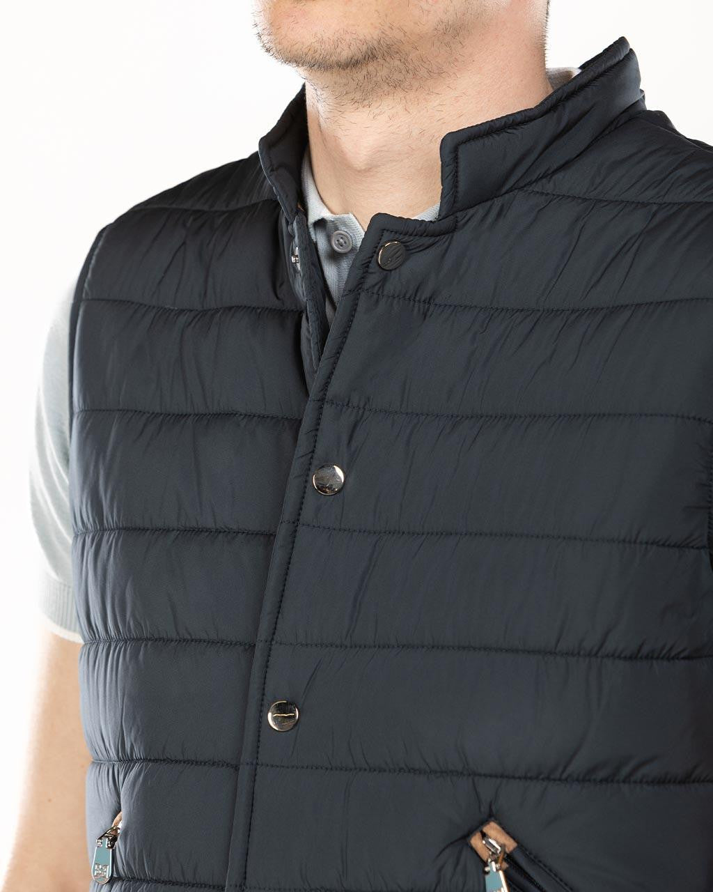 MOŠKI BREZROKAVNIK Z GUMBI 50-51