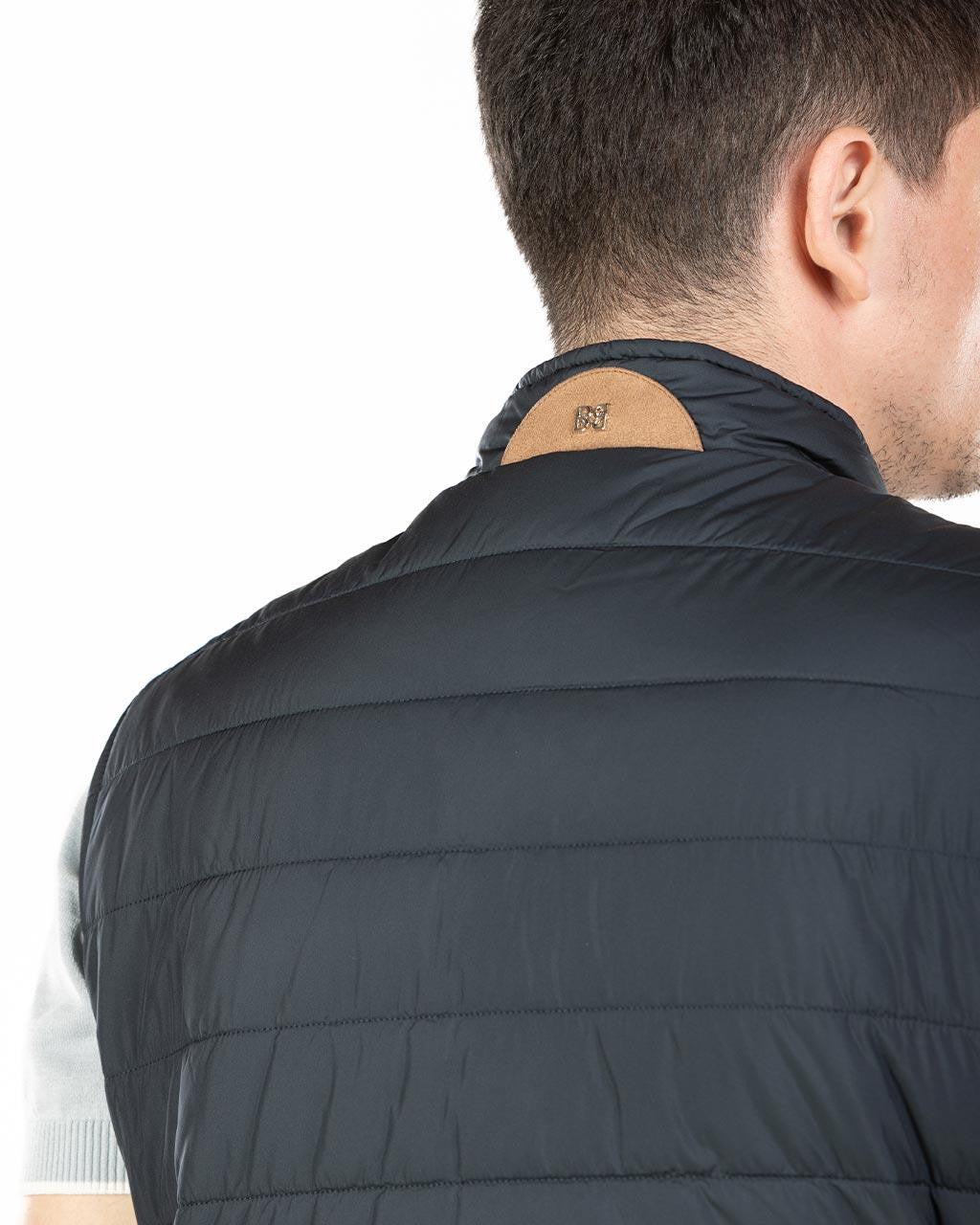 MOŠKI BREZROKAVNIK Z GUMBI 50-51